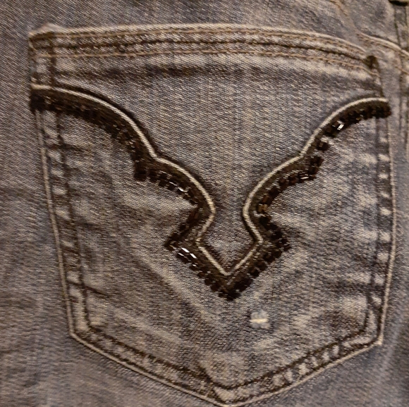 Distressed Buffalo Capris. Size 28. - Picture 2 of 4